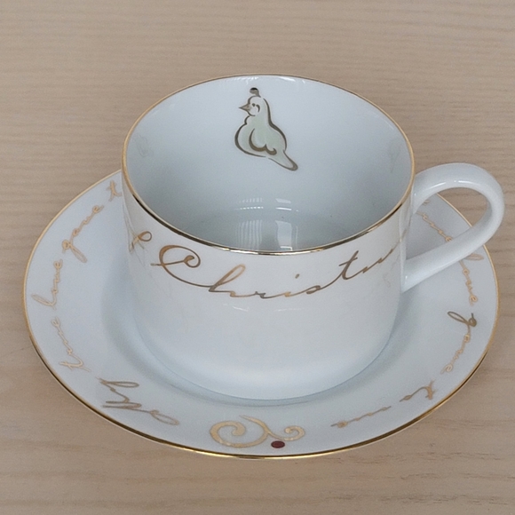 Pier 1 Cup and Saucer 12 Days Of Christmas On The First Day Partridge Gold Trim - Picture 1 of 16